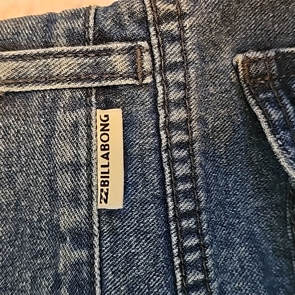 Billabong Jean shorts in great pre-loved condition. PLEASE see size in pictures - Picture 3 of 4